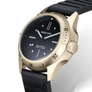 LM01 Type D Acier PVD Or et cadran Noir